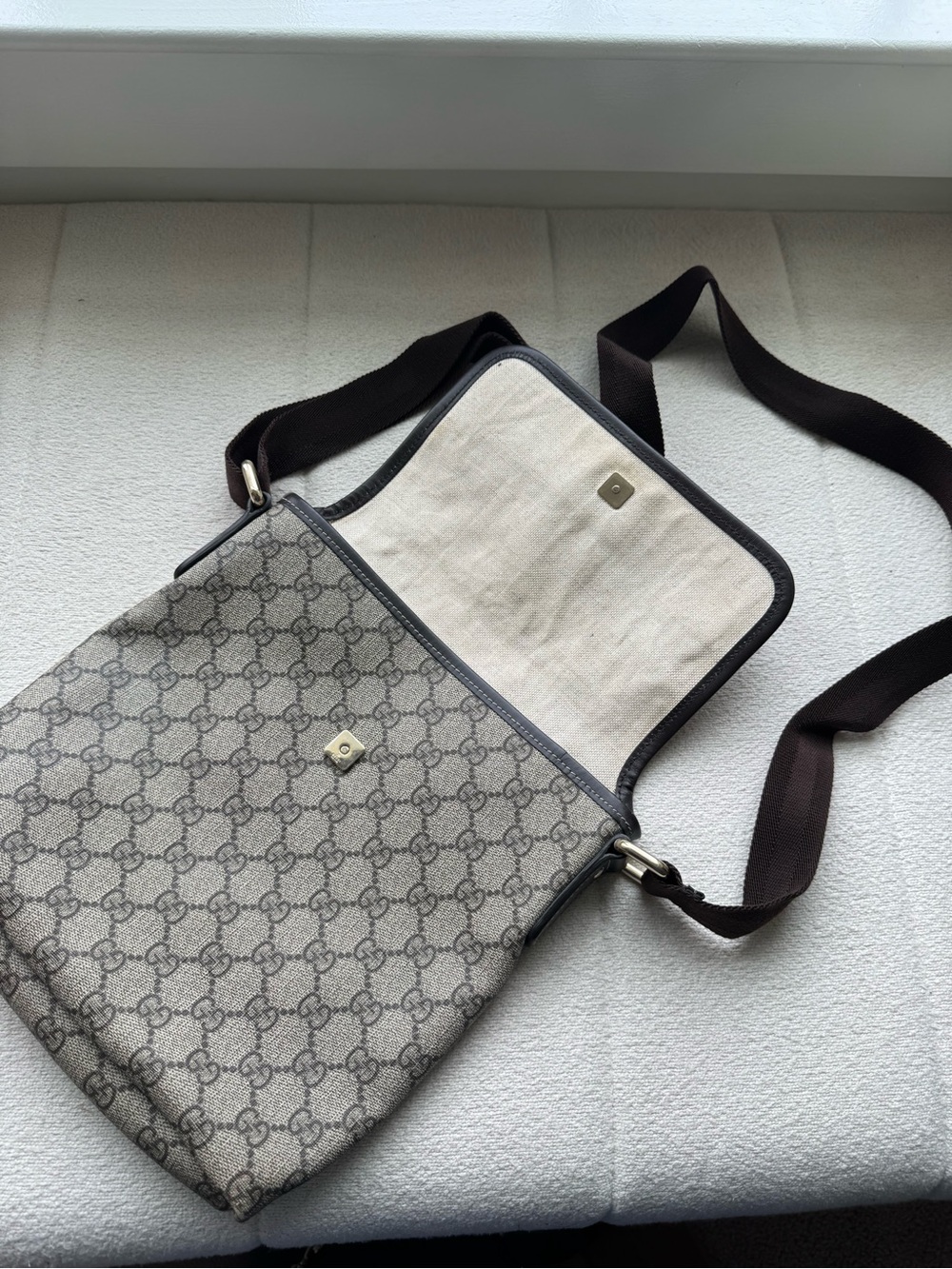 Gucci Classic Monogram Crossbody Messenger Bag in Beige and Brown - Picture 2 of 4